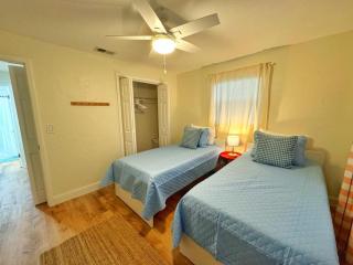 *NEW* Gorgeous Sunshine - 2BD/1BA - Private Fenced Backyard! - Port Orange - 8