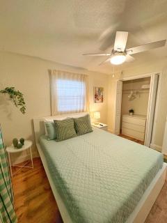 *NEW* Gorgeous Sunshine - 2BD/1BA - Private Fenced Backyard! - Port Orange - 1