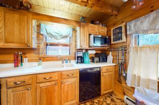Lake Bomoseen Log Cabin - Bomoseen - 2