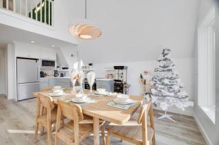 Modern A-frame in woods with Sauna, HotTub, Privacy - 3