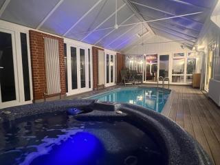 Broadway Pool House with Sauna & Jacuzzi - 0