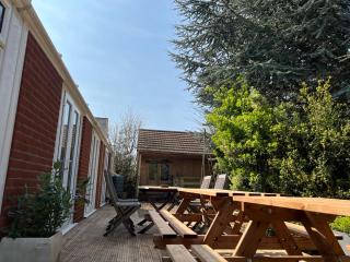 Broadway Pool House with Sauna & Jacuzzi - 4