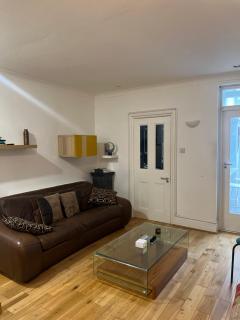 Chart Cottage - Stanmore - 3
