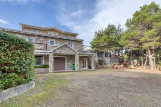 Land of the Sea Luxury - Cloverdale - 0