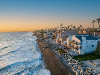 Oceanfront 3-unit complex - Private Deck - BBQ - 7