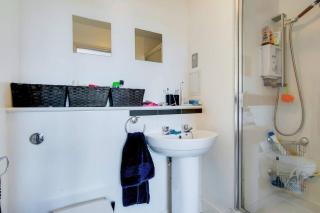 Modern 2 bed 2 bath with Balcony in Rayners lane Pinner Harrow near Wembley Greater London - Pinner - 2