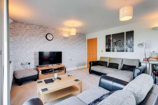 Modern 2 bed 2 bath with Balcony in Rayners lane Pinner Harrow near Wembley Greater London - 1