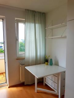 Schnuckeliges 1-Zi Studio mit Balkon in Ubahn-Nähe - 1
