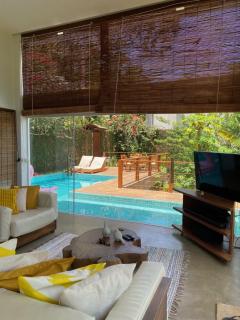 Casa com Piscina, 3 Suites, sala de estar e cozinha completa - 4