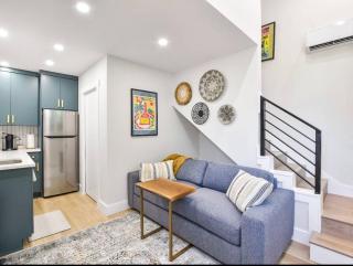Tiny House-Sleeps 4-Kitchen-Washer/Dryer-Patio - Austin - 0