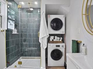 Tiny House-Sleeps 4-Kitchen-Washer/Dryer-Patio - 9