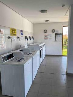 Hermoso departamento a pasos de la playa y casino - 1