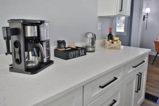 Bexley Park Modern Retreat House - Columbus - 3