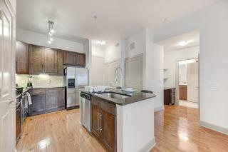 Chic 1Br Near NRG With Pool WiFi FreeParking - 1