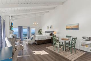 Romantic Getaway - Luxury Oceanfront Studio - Private Balcony - Fireplace - Oceanside - 6