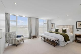 Holly Road Executive Townhouse - 2