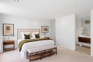 Holly Road Executive Townhouse - 1