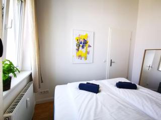 SC 07 by ROCKCHAIR Apartments l SUPERHOST Status l 2,5 Bedrooms Boxspringbeds Balcony Elevator welcomes you! - Berlín - 3