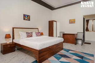 StayVista's Mango Splash - Mountain-View Retreat with Spacious Outdoor Pool, Lawn & Gazebo - Karjat - 7