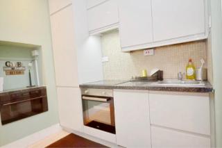 2 Bedroom Flat London,Sleeps 6, Top Floor, Roof Terrace, Next to Brixton Underground Station - 3