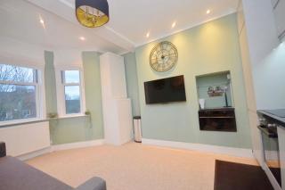 2 Bedroom Flat London,Sleeps 6, Top Floor, Roof Terrace, Next to Brixton Underground Station - 6