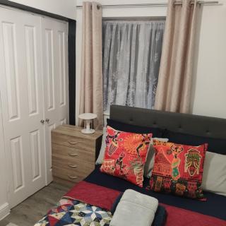 Stunning 2-Bed Apartment in London Dagenham - Dagenham - 2