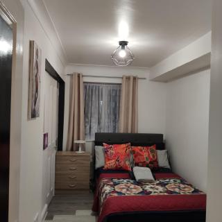 Stunning 2-Bed Apartment in London Dagenham - Dagenham - 4