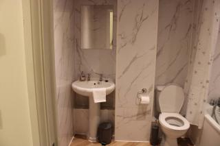 Impeccable spacious 1-Bed Apart in London Dagenham - Dagenham - 2