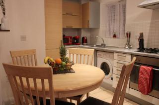 Apartment - Sleeps 2 - Parking - Station Close - 1