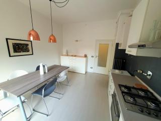 Spacious three-room apartment in Saragozza - Bolonia - 4