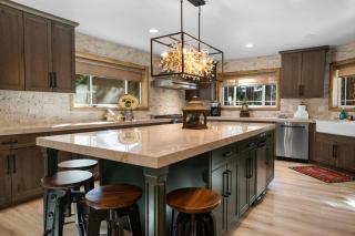 Breckenridge Chalet - Walk to Slopes, Close to Lake - 2
