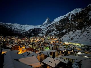 Modern self-catering apartment with Matterhorn views - Zermatt - 0