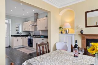 Penalun House - Beautiful Sea Views - 1