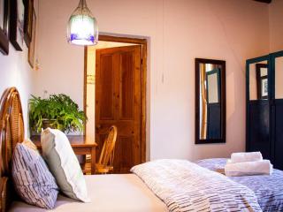 Ebonymoon Guest House - 5