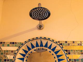 Ebonymoon Guest House - 4