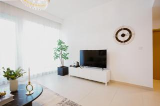 CitiHome- Iconic 1BR Stylish Living at Creek Horizon - Dubái - 1