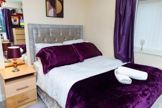2ndHomeStays-West Bromwich- A Charming 2-Bedroom Maisonette in West-Midlands, Suitable for long Stay Contractors-Families-Group of Friends on Holiday, 10 mins to J1 M5 and 24 mins to Birmingham - 7