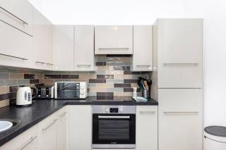 PRINCES COURT by BOURNECOAST- Holiday Apartment with Patio Garden, Parking and WIFI - FM8455 - 1