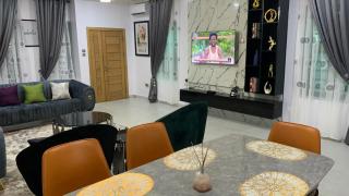 FULLY SERVICED LUXURY HOME - 9