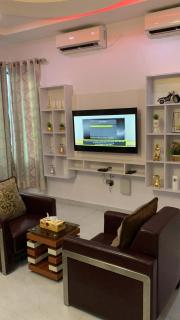 FULLY SERVICED LUXURY HOME - 7