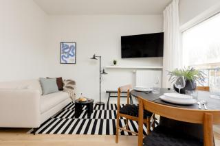 Warszawa Bright 2-bedroom Apartment by Noclegi Renters - Warsaw - 1