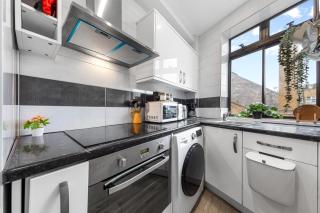 Stylish, Fully Equipped Central Apartment beside Hyde Park - 3