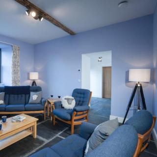 New 2 Bedroom Home at Waterhead Range by LetMeStay - 3