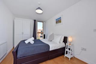 The Vizion serviced apartments from Pincott Properties - free parking, private balcony, and WiFi - Milton Keynes - 1