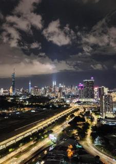 Mimi Cozy Homestay, 3R3B KLCC View with PLAYSTATION 4, NETFLIX, WiFi 6, Pool Table, Home Cinema - Kuala Lumpur - 5