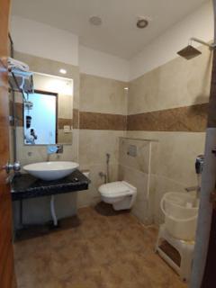 Sunroof Hotel & Banquet, Zirakpur - Zirakpur - 9