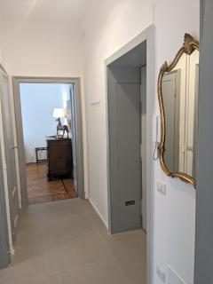 Art Around In Monti House - 8