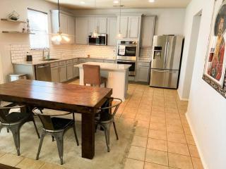 Spacious 3 Bedroom Residential Home - San Antonio - 8