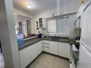 411- Casa para 8 pessoas 20 metros da Praia Central em Bombinhas - Bombinhas - 2