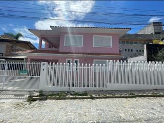 411- Casa para 8 pessoas 20 metros da Praia Central em Bombinhas - 0